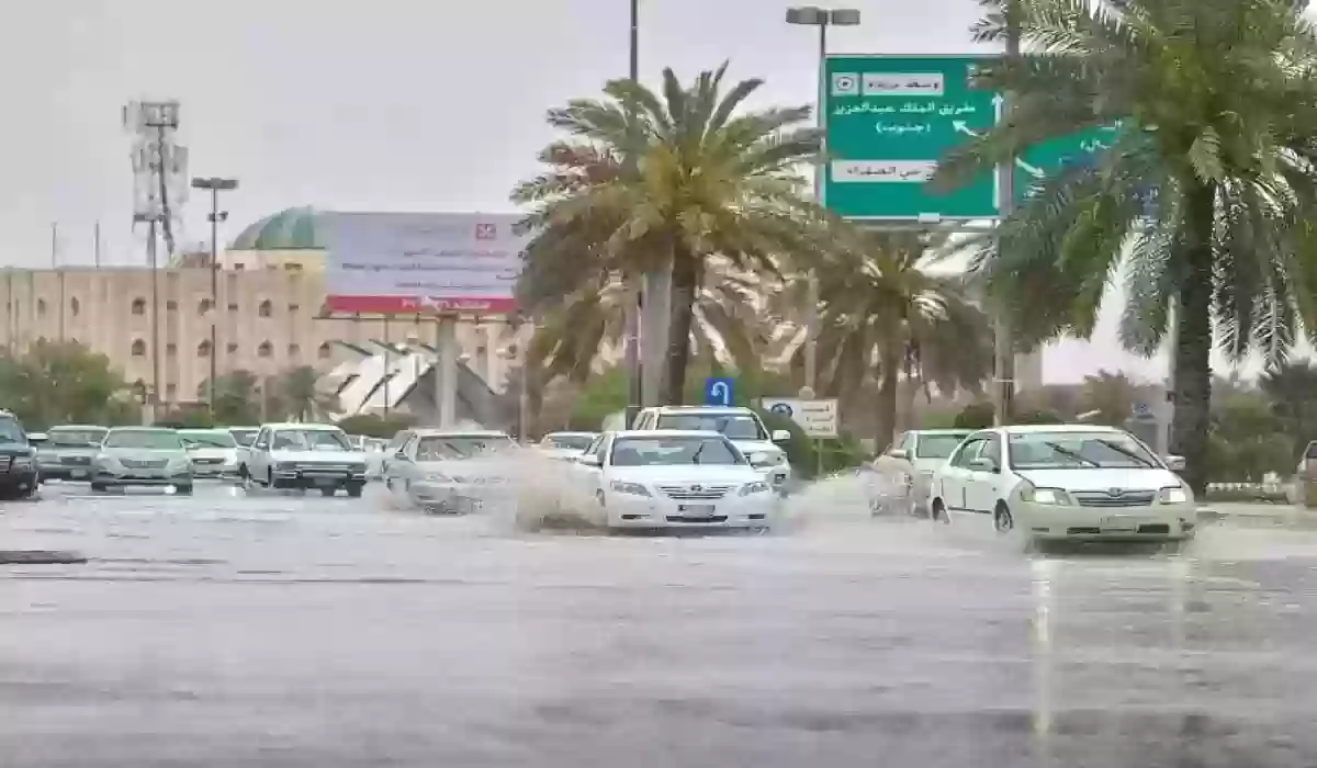 الأرصاد السعودية تنذر المواطنين من السيول والعواصف