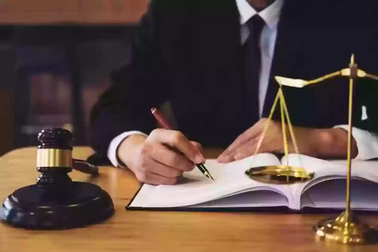 الصفات التي يجب أن تتوفر بالمحامي
