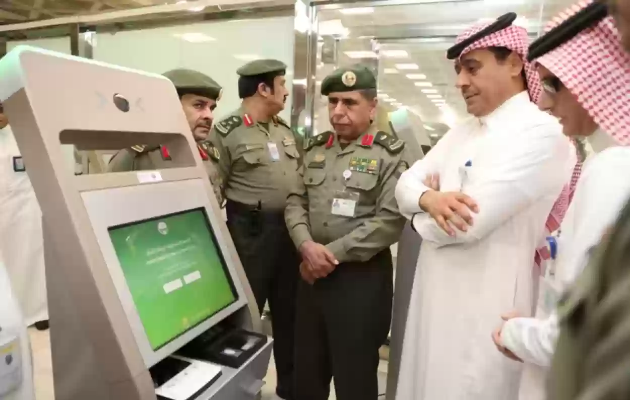 جوازات مطار الملك عبد العزيز قبضت مسافر حاول الدخول بوثيقة مزورة